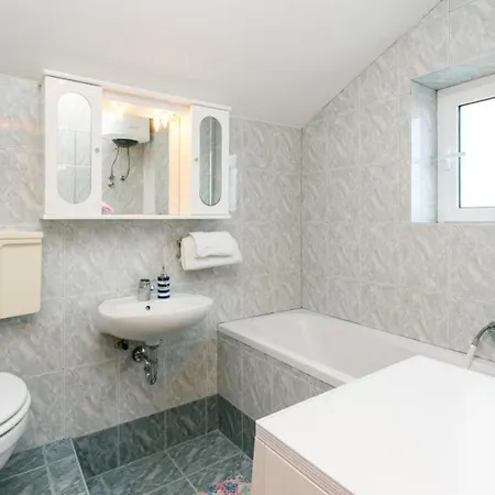 Laura - One-bedroom With Balcony And Sea View Babino Polje