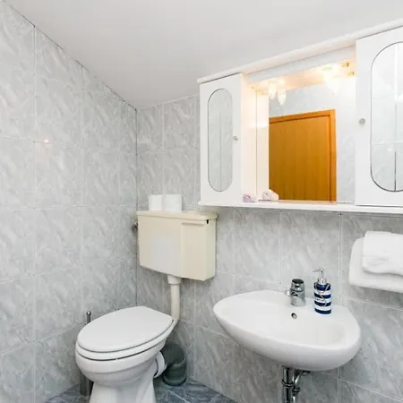 Laura - One-bedroom With Balcony And Sea View Apartmán *