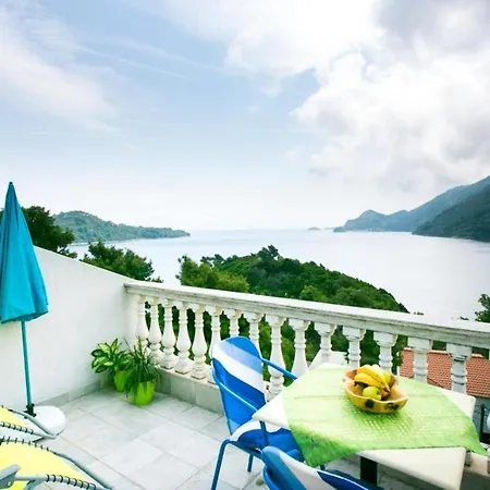 Laura - One-bedroom With Balcony And Sea View