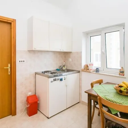 Laura - One-bedroom With Balcony And Sea View